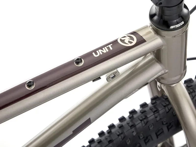 Kona Unit Hardtail Mountain Bike 2025 in Gloss Metallic Grey w/ Chocolate and Tan Decals-3