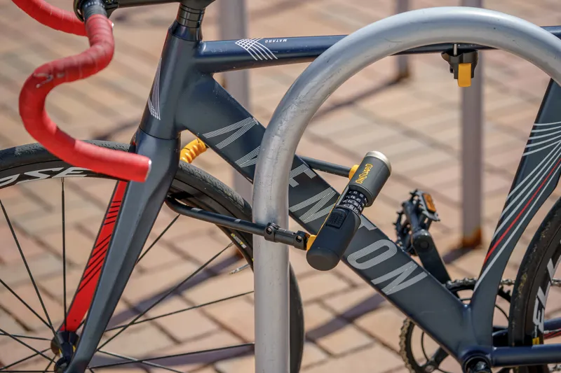 OnGuard Bulldog Combo DT DLock 230mm + Cable in Black and Yellow-1