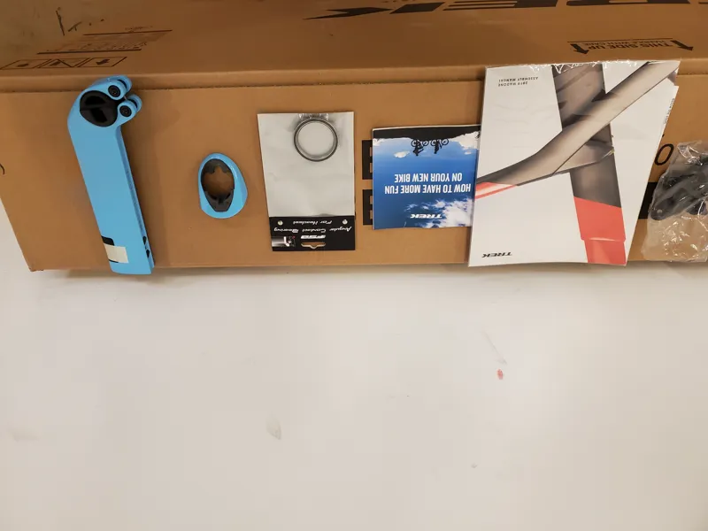 EX DISPLAY Trek Madone SLR Disc Frameset 52cm 2023 in Azure Blue-4