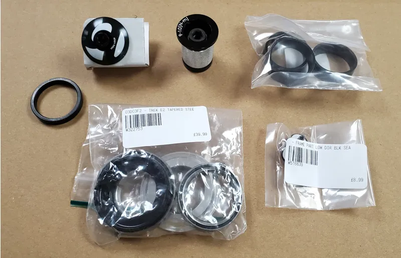 EX DISPLAY Trek Farley C Carbon Fatbike Frame X-Large in Blue-3