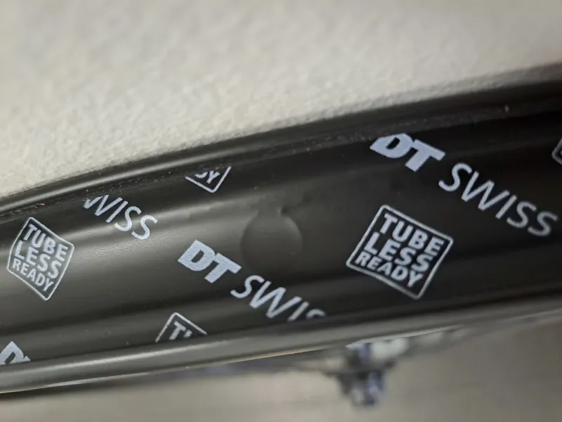 EX DISPLAY DT Swiss ERC 1400 SPLINE 35mm Disc Brake Carbon Clincher 700c Front Wheel-2
