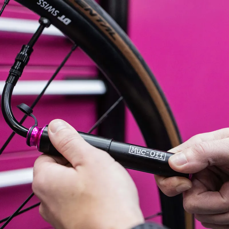 Muc-Off Airmach Mini Pump in Black-2