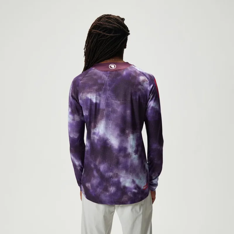 Endura Pixel Cloud Long Sleeve Tee LTD in Thistle-2