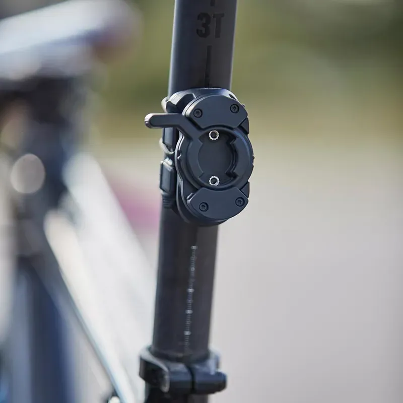 Garmin Varia RCT715 Seat Post Mount Kit in Black-1