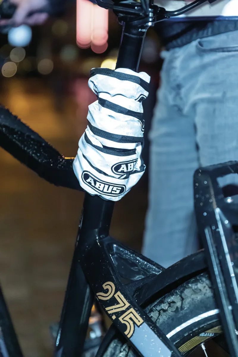 Abus Chain Lock Catena 6806K Reflective Black 85cm-2