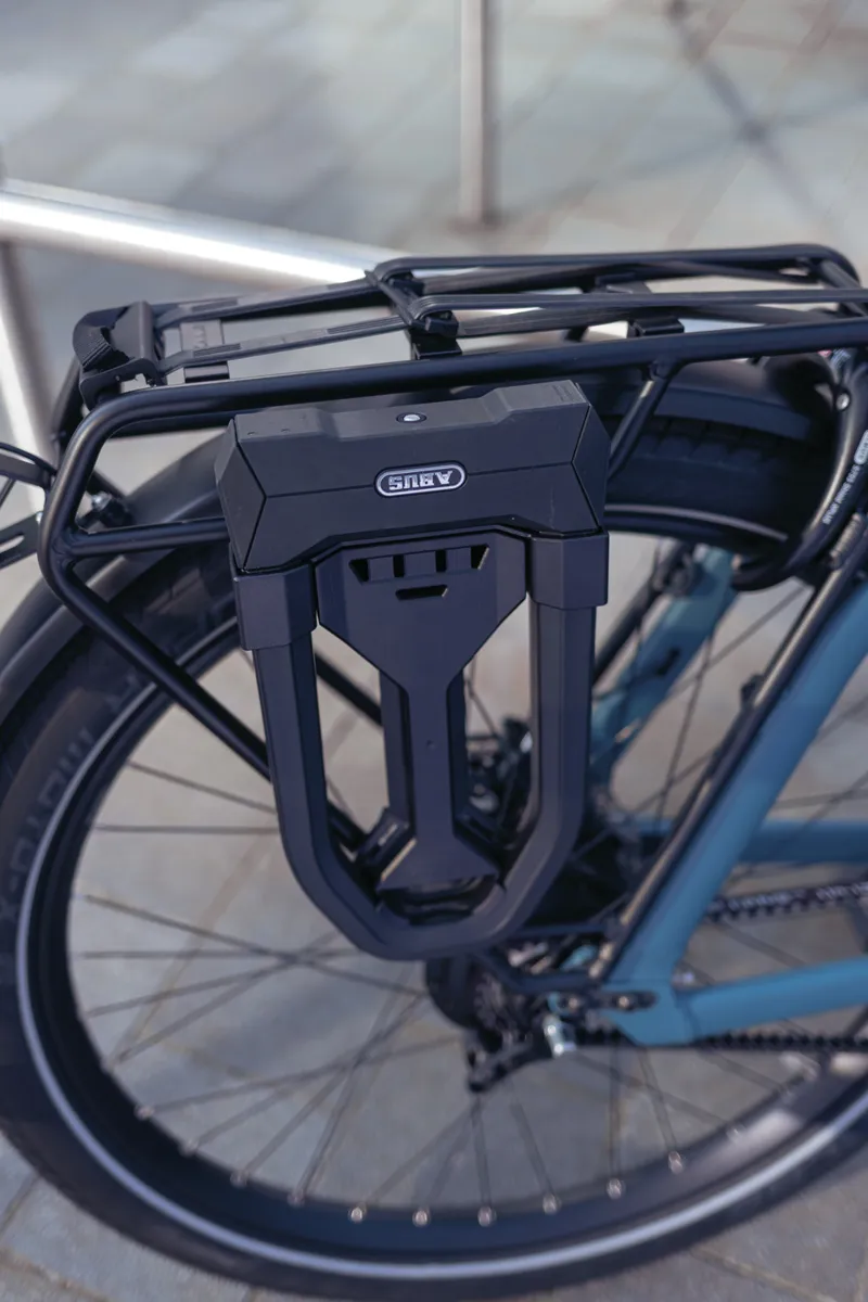 Abus Granit Super Extreme 2500 U Lock with Bracket in Black-4