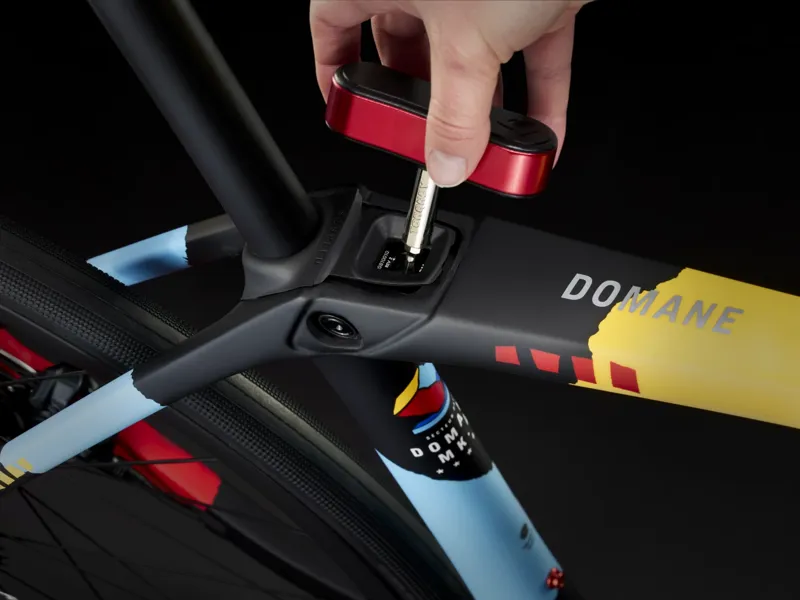 Trek Domane SLR 7 AXS Gen 4 Road Bike 2025 in Trek Black-9