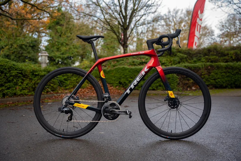 Trek Domane SLR 7 AXS Gen 4 Road Bike 2024 in Metallic Red Smoke/Blue Smoke Fade-9