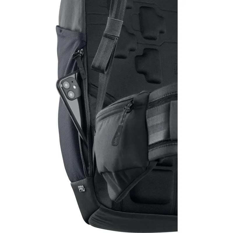 Evoc Commute Pro 22L L/XL in Black-12
