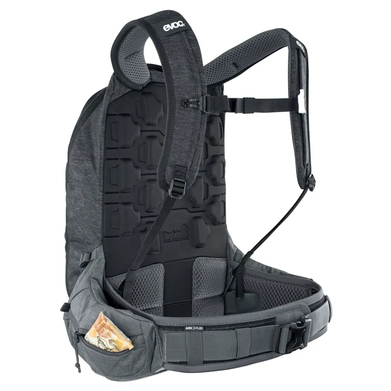 Evoc Trail Pro Protector Back Pack 16L S/M in Black/Carbon Grey-8