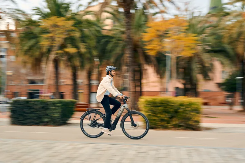 Giant AnyTour E+ 3 625Wh Electric Hybrid Bike 2025 in Gloss Eclipse/Black-11