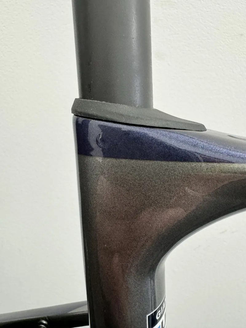 EX DISPLAY Giant Defy Advanced 1 Road Bike Medium 2024 in Charcoal/Milky Way-3