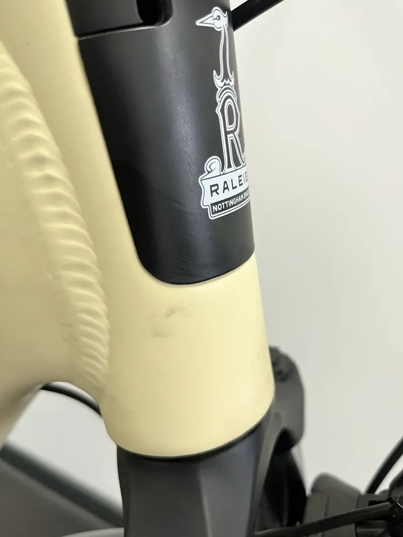 EX DISPLAY Raleigh Motus Grand Tour Lowstep Electric Hybrid Bike X-Small 2023 in Cream-3