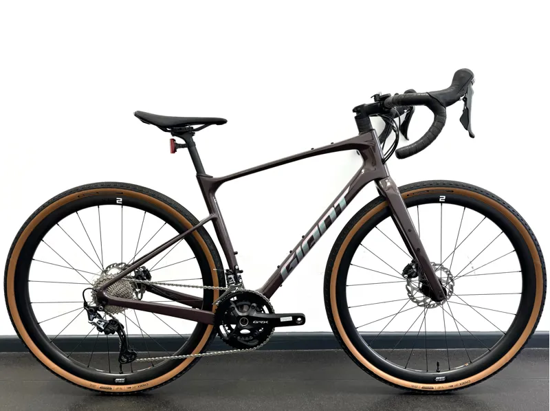 EX DISPLAY Giant Revolt Advanced 0 Gravel Bike Medium 2023 in Charcoal Plum