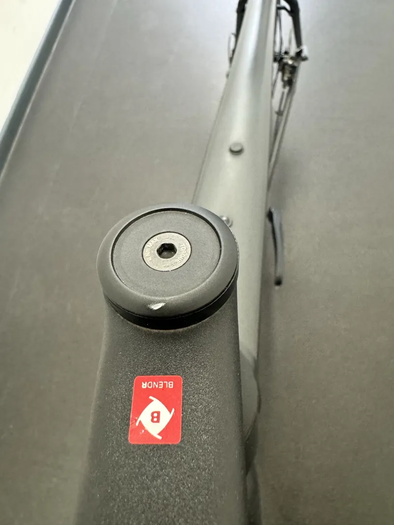 EX DEMO Trek Domane AL 2 Gen 4 Road Bike 58cm 2023 in Lithium Grey-11