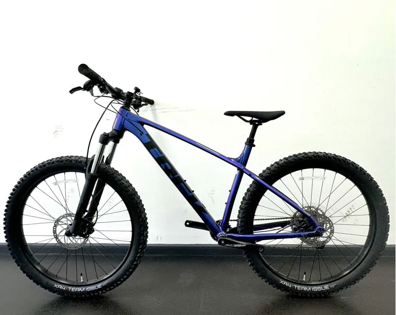 EX DISPLAY Trek Roscoe 6 Hardtail Mountain Bike Large 2023 in Purple Flip-1