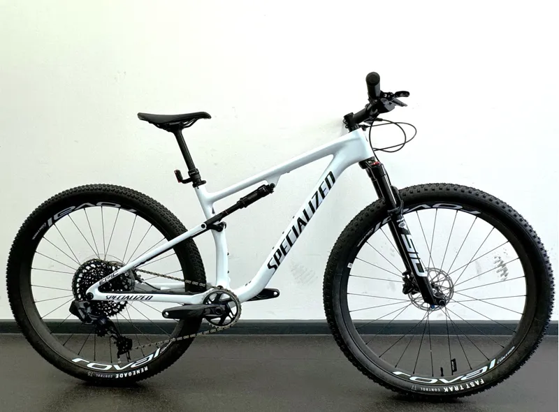 EX DISPLAY Specialized Epic Expert Full Suspension Mountain Bike Medium 2023 in Morning Mist/Navy