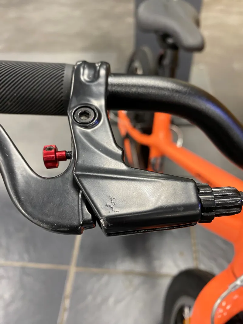 EX DISPLAY Specialized Jett 16 inch Kids Bike 2023 in Gloss Blaze and Black-2