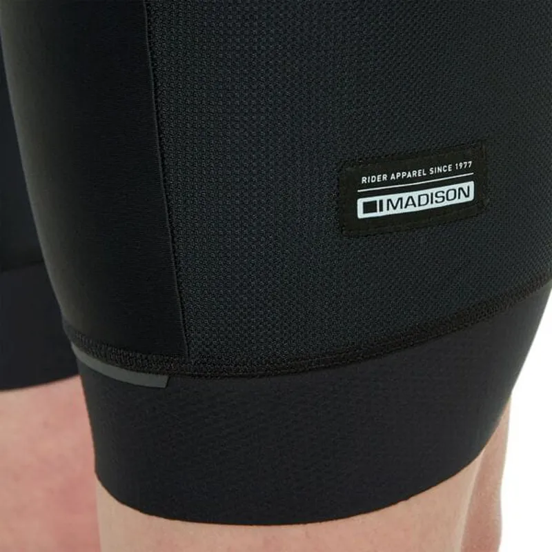Madison Women's Roam Cargo Cycling Shorts in Black-3