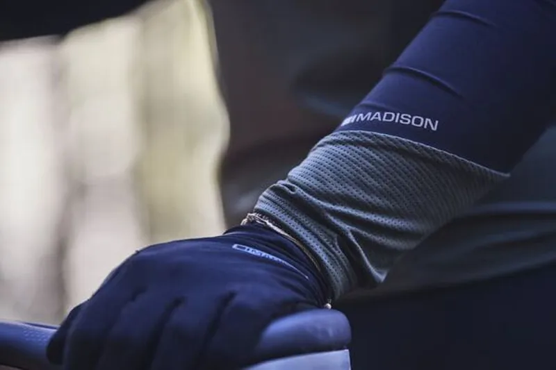 Madison Women's Flux Long Sleeve Trail Jersey Midnight Green/Black-9