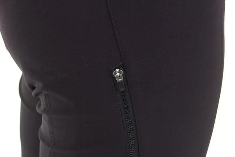 Madison Women's Flux DWR Stretch Trail Short in Black-2