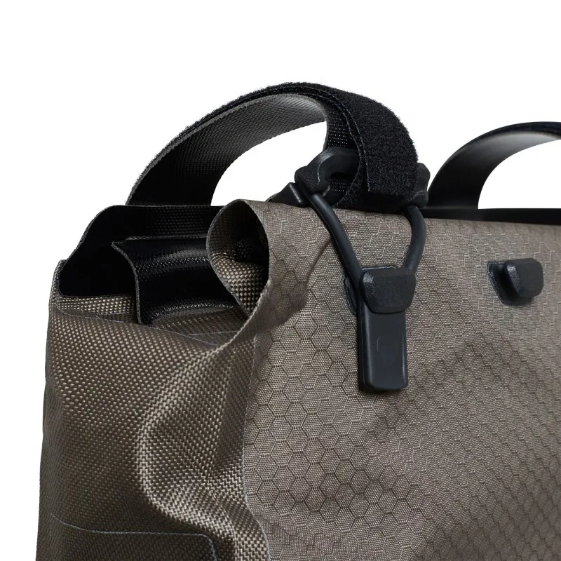 Ortlieb RC Toptube Frame-Pack 4L in Dark Sand-4