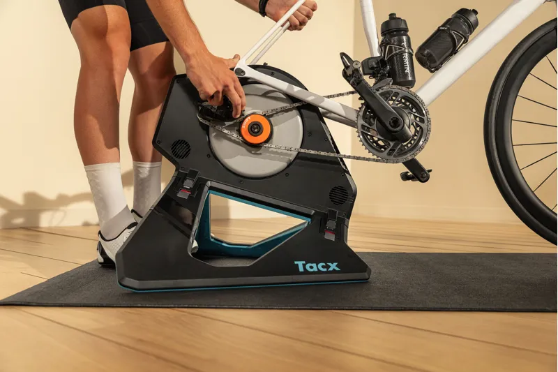 Tacx NEO 2T Smart Trainer with Zwift Cog and Click-2