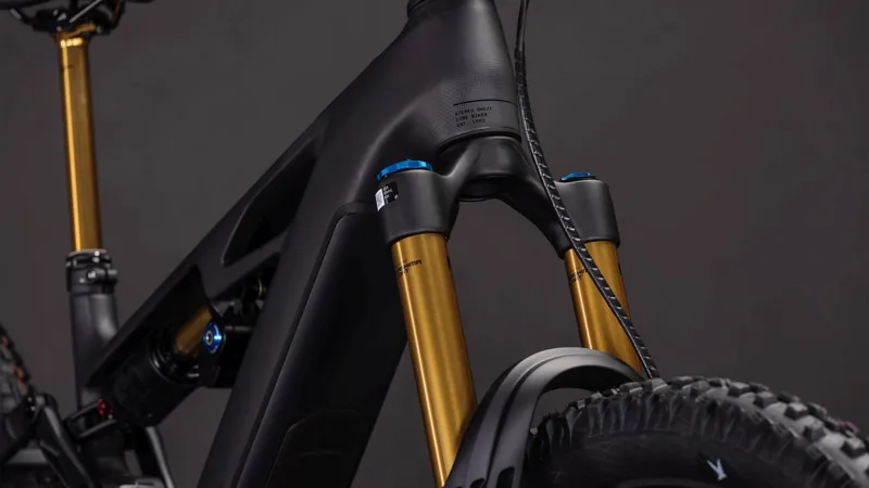 Cube Stereo Hybrid one77 HPC AT 800 Full Suspension Electric Mountain Bike 2026 in Carbon/Gold-6