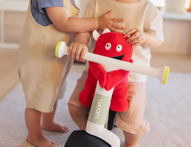 Woom Wow Self-Balancing Bike in Soft Sprout-10