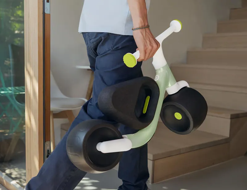 Woom Wow Self-Balancing Bike in Soft Sprout-8