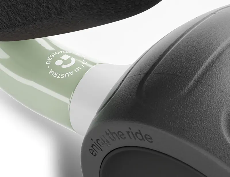 Woom Wow Self-Balancing Bike in Soft Sprout-3