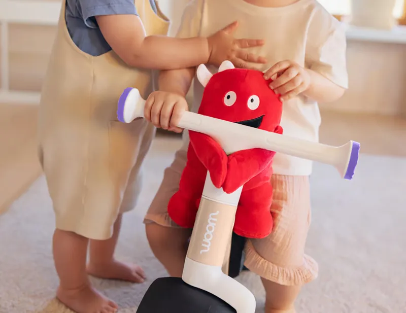 Woom Wow Self-Balancing Bike in Pop Peach-9