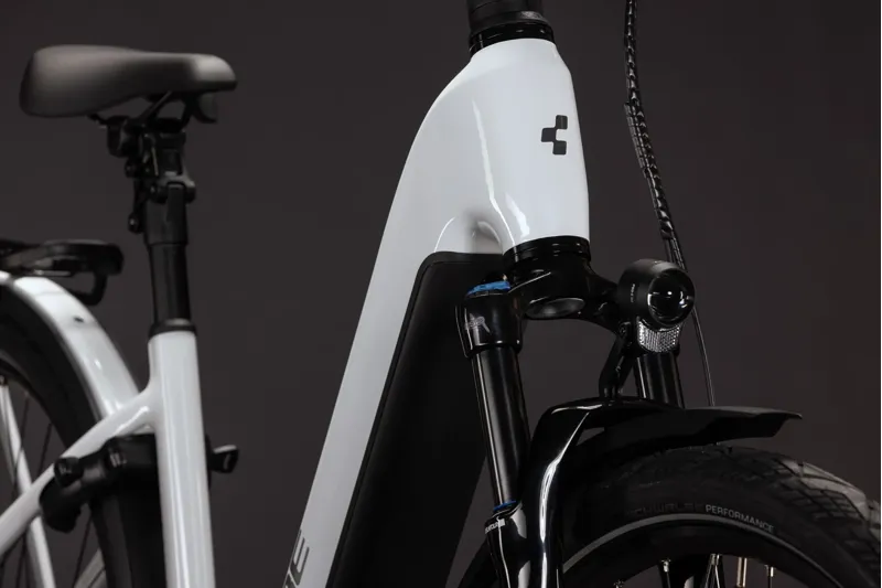 Cube Kathmandu Hybrid Deluxe Pro 800 Electric Aluminium bike 2027 in Metallicwhite/Chrome-5