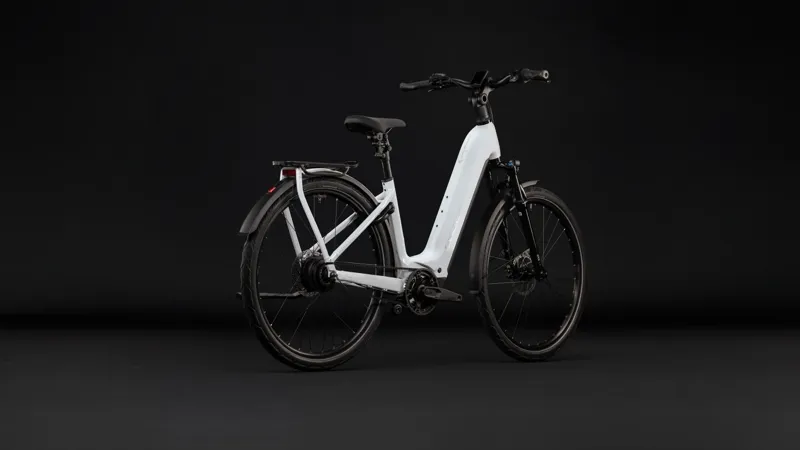 Cube Kathmandu Hybrid Deluxe Pro 800 Electric Aluminium bike 2027 in Metallicwhite/Chrome-3