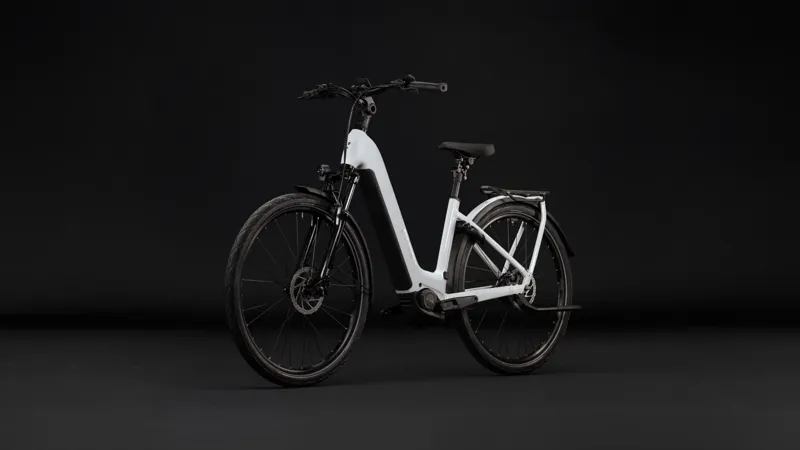 Cube Kathmandu Hybrid Deluxe Pro 800 Electric Aluminium bike 2027 in Metallicwhite/Chrome-2