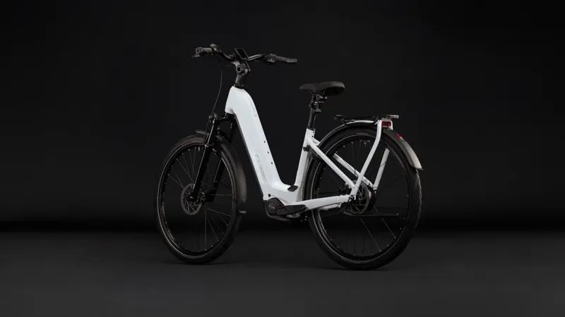 Cube Kathmandu Hybrid Deluxe Pro 800 Electric Aluminium bike 2027 in Metallicwhite/Chrome-1