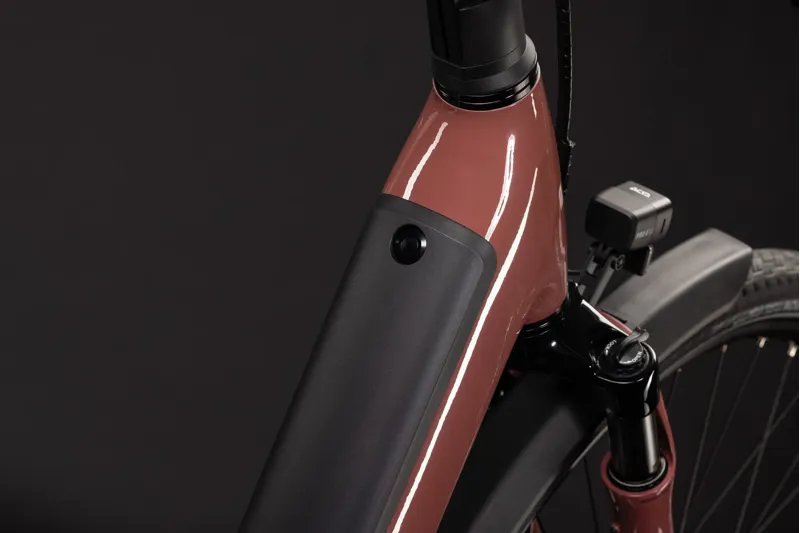 Cube Supreme Hybrid Comfort Pro 600 Electric Aluminium bike 2027 in Burgundy/Claret-10