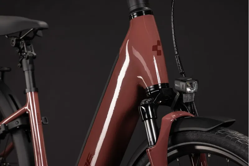 Cube Supreme Hybrid Comfort Pro 600 Electric Aluminium bike 2027 in Burgundy/Claret-5