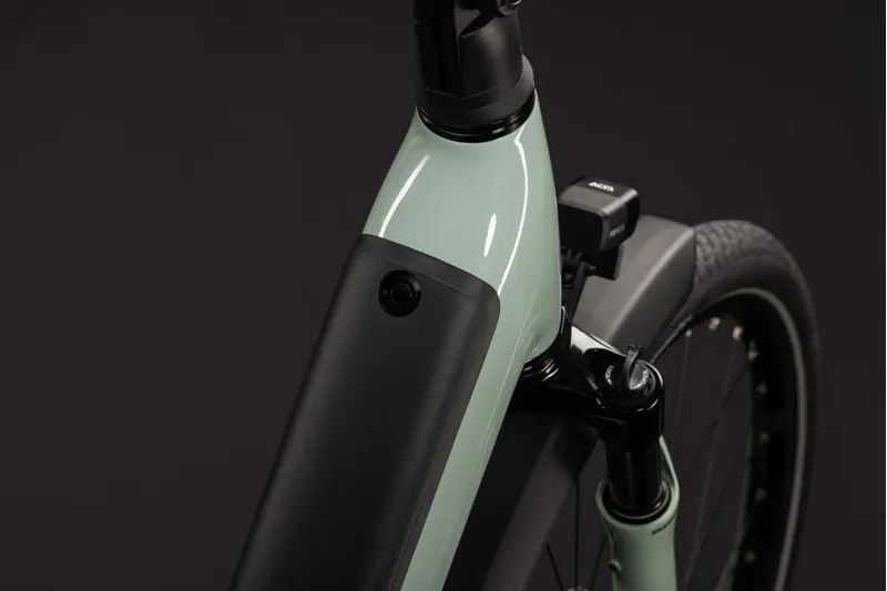 Cube Supreme Hybrid Deluxe One 600 Electric Aluminium bike 2027 in Aloegreen/Reflex-9