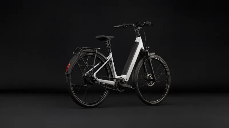 Cube Supreme Hybrid Deluxe Pro 600 Electric Aluminium bike 2027 in Silverstar/Reflex-3