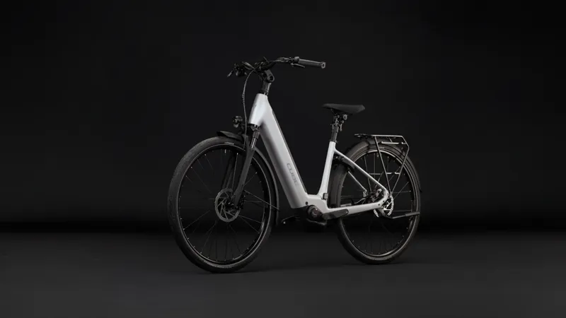 Cube Supreme Hybrid Deluxe Pro 600 Electric Aluminium bike 2027 in Silverstar/Reflex-2