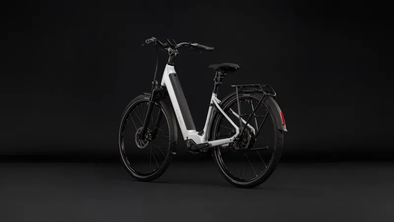 Cube Supreme Hybrid Deluxe Pro 600 Electric Aluminium bike 2027 in Silverstar/Reflex-1