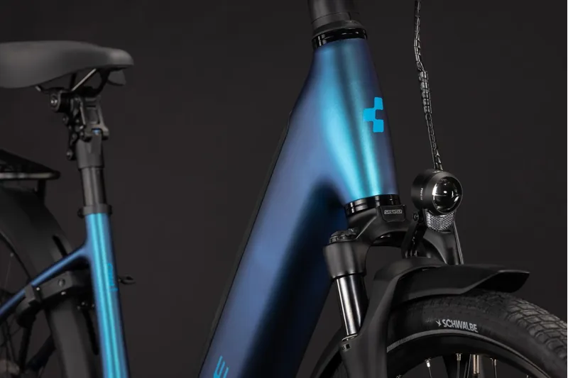 Cube Supreme Hybrid Deluxe Pro 600 Electric Aluminium bike 2027 in Nebula/Blue-6
