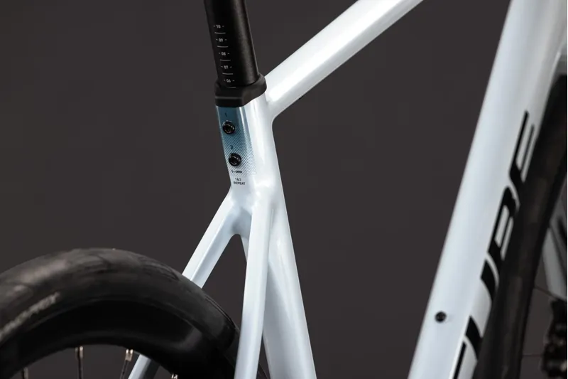 Cube Attain Race Aluminium road bike 2027 in Glacier/Black-8