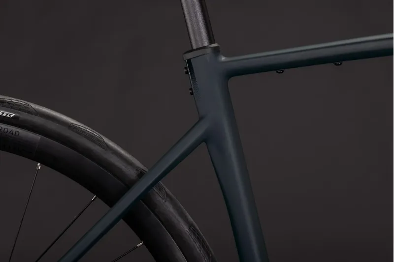 Cube Attain SLX Aluminium road bike 2027 in Black/Chrome-8