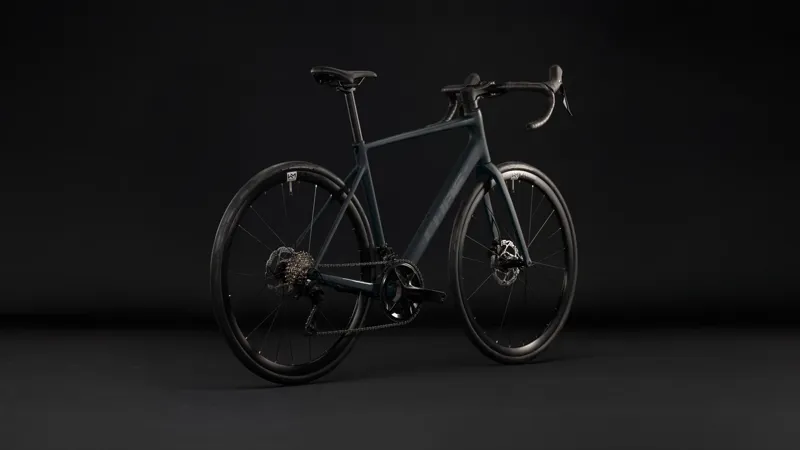 Cube Attain SLX Aluminium road bike 2027 in Black/Chrome-3