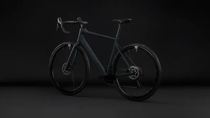 Cube Attain SLX Aluminium road bike 2027 in Black/Chrome-1