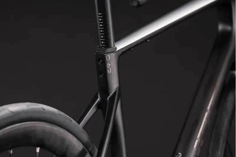 Cube Attain C:62 Race Carbon road bike 2027 in Carbon/Coalchrome-9