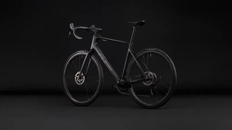 Cube Attain C:62 Race Carbon road bike 2027 in Carbon/Coalchrome-2