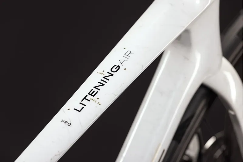 Cube Litening Air C:68X Pro Carbon Road bike 2027 in Chalkyfibre/Gold-9